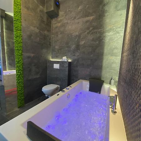 Apartament Bialy Z Jacuzzi คราคูฟ ภายนอก รูปภาพ