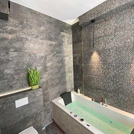 Apartament Bialy Z Jacuzzi คราคูฟ ภายนอก รูปภาพ