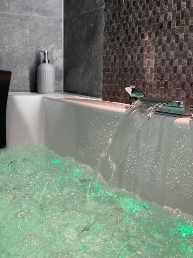 Apartament Bialy Z Jacuzzi คราคูฟ ภายนอก รูปภาพ