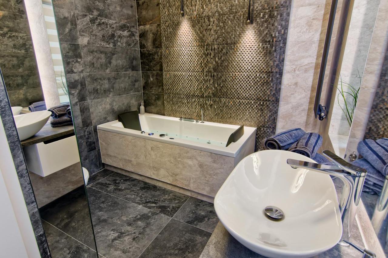 Apartament Bialy Z Jacuzzi คราคูฟ ภายนอก รูปภาพ