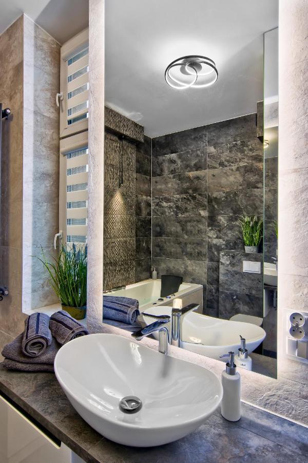 Apartament Bialy Z Jacuzzi คราคูฟ ภายนอก รูปภาพ