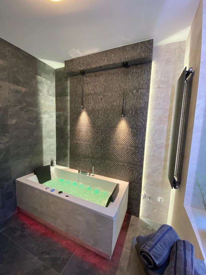 Apartament Bialy Z Jacuzzi คราคูฟ ภายนอก รูปภาพ