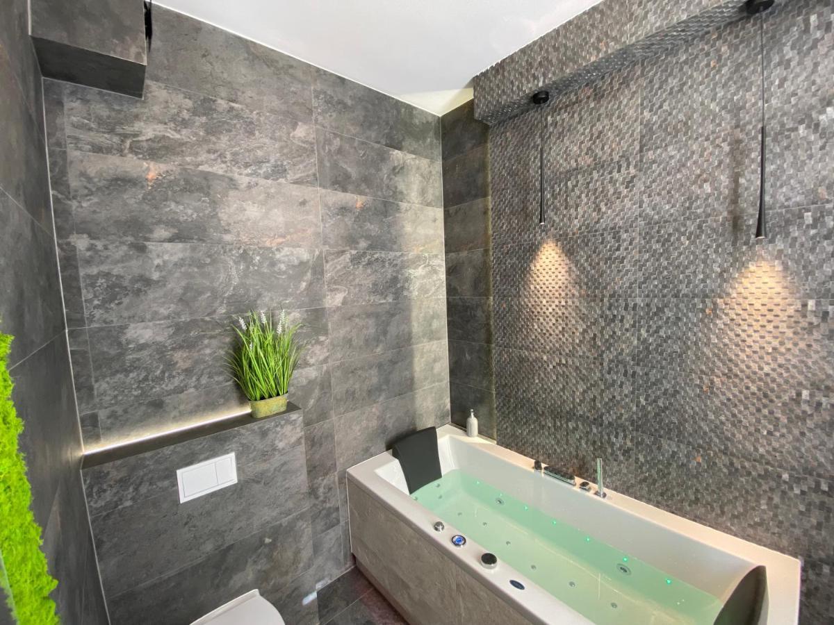 Apartament Bialy Z Jacuzzi คราคูฟ ภายนอก รูปภาพ
